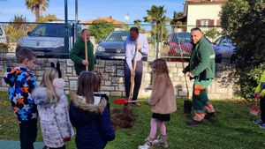 Okolica Rovinja obogaćena novim sadnicama badema
