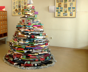 Zadar ima "Knjigojelku" -blagdansko drvo napravljeno od knjiga