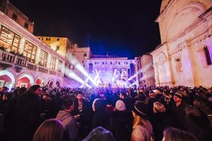 Šibenik će u Novu godinu ući na čak nekoliko pozornica a hoteli u gradu bilježe izvrsnu popunjenost