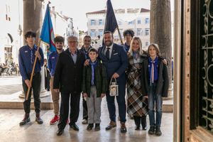 U Pulu iz Zagreba stiglo Betlehemsko svjetlo