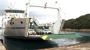 Trajekt Kornati na liniji Valbiska - Merag vozi i u zimskim danima - Dnevno odrade desetak vožnji