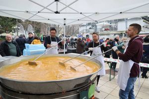 2023 JAJA: S Velike pulske padele građani dobili 400 porcija fritaje
