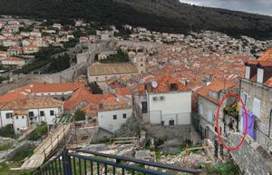 Padali komadi fasade i kupe s krova kuće Radimira Čačića unutar dubrovačkih zidina