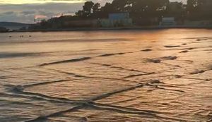 VIDEO Na splitskim Bačvicama snimljen prirodni fenomen, može stvoriti probleme brodovima