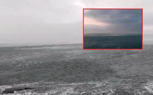 VIDEO Pogledajte kako orkanska bura dere u Novom Vinodolskom