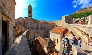 Zašto je velik dio kafića i restorana u Dubrovniku zimi zatvoren?