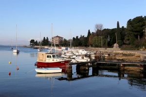 Iz broda na zadarskoj Puntamici ukraden akumulator i vanbrodski motor