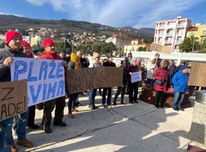 OPATIJCI: "Va vražju mater hote, ne damo naše grote"