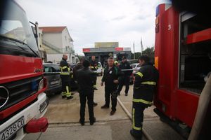 Eksplozija u Betini: Lakše ozlijeđen mehaničar no njegov auto servis pretrpio veliku štetu