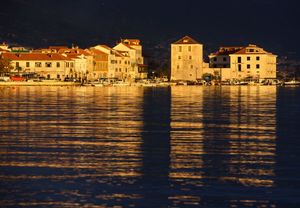 Bacio torbu u more, pa bježao policiji u Kaštelima