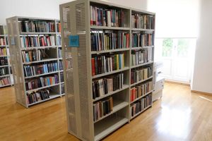 "U mirovini se čita" - Makarska poziva svoje umirovljenike da se učlane u knjižnice i ostvare pravo na besplatnu godišnju pretplatu