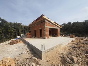 Kreće rušenje bespravnih objekata na hrvatskoj obali!