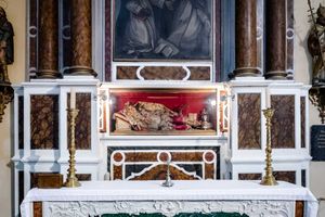 Zlarin čuva tijelo sv. Fortunata: "Kad nemoćni nisu mogli njemu u crkvu, on bi došao njima kući"