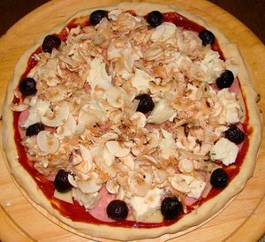 JEDNOSTAVNI DOMAĆI RECEPTI Domaća pizza