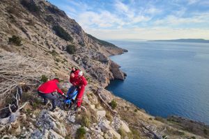 Na dva kotača krenuo pomoći unesrećenoj pa HGSS-ovci morali 'spašavati' i skuter