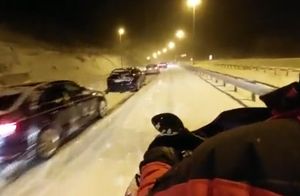 VIDEO: HGSS vozačima koji su zapeli u snijegu: "Nipošto ne izlazite iz automobila!"