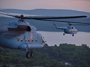 Počela operacija slanja 14 naših helikoptera Ukrajini, s njih se već skidaju oznake