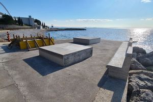 FOTO Uskoro završavaju radovi prilagodbe plaže za osobe s invaliditetom na najvećoj uređenoj riječkoj plaži