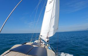 Solarna ploča za brodove s podlogom od karbonskih vlakana umjesto stakla