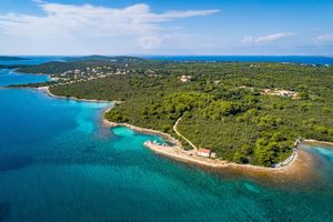 Ugljan sve popularniji za život, traži se kuća više