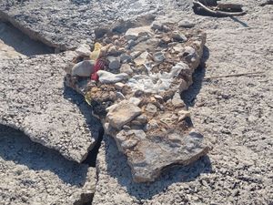More u Poreču izbacilo na plažu komad betona u kojem su bile sandale iz 80-ih
