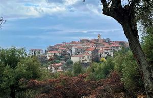 Kvarnersko mjesto na vrhu litice s 35 stanovnika i barem dvostruko više mačaka