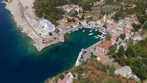 Kupio hotel podno Velebita kako bi radnici besplatno ljetovali