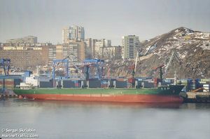 VIDEO Nakon sudara s ledenom santom potonuo bulk carrier - Posadu spasio trajekt