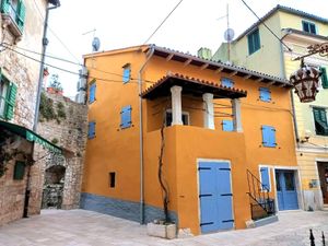 U starogradskoj jezgri Poreča, kroz program zaštite i obnove kulturnih dobara obnovljeno već dvadesetak zgrada