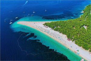 GUŽVA NA BOLU Dijele se koncesije na "najbrži prst", općina otvorila vrata u ponoć!