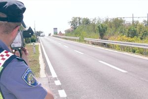 Vozio Ipsilonom oko 200 na sat