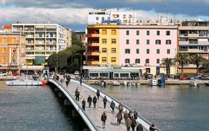 Mrtav pijan automobilom preko pješačkog mosta u zadarskim Jazinama