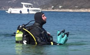 VIDEO Ronioci u Jadranovu iz podmorja izvukli više od 150 kilograma otpada