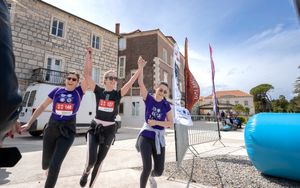 FOTO: UTRKA STAZOM PROCESIJE "ZA KRIŽEN" Održana 2. utrka "Jelsa trail"