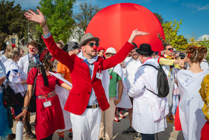 CRVENI NOSOVI Donijeli veselje i smijeh od doma za starije do rive