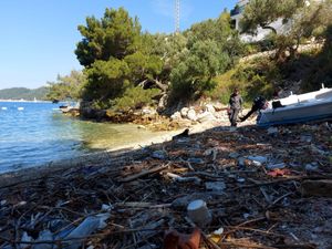 OTKUD OVOLIKI OTPAD? Očišćena skrovita lastovska plaža