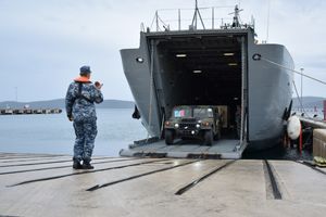 FOTO Brodovima HRM dopremljena američka vozila i oprema za vježbu “Immediate Response 23”