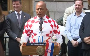 Gradonačelnik New Yorka u kockastom dresu podigao hrvatsku zastavu: "Znamo da je New York City Zagreb Amerike"