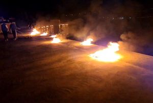 NEOBIČAN KRIJES Bakarački ribari na rivi zapalili svoje mreže