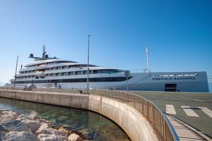 VIDEO Kruzer ‘Emerald Azzura’ ponovno u Dubrovniku