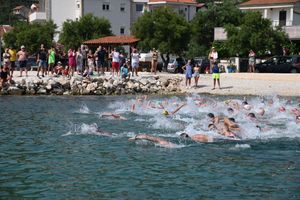 Grgo Mujan i Matea Sumajstorčić pobjednici 3. Plivačkog maratona Vinišće