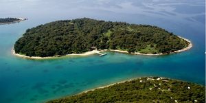 Pojačan nadzor na Fratarskom otoku radi prošlogodišnjih vandalizama, izazivanja požara i uznemiravanja gostiju