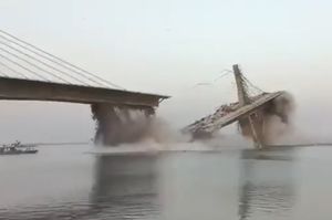 VIDEO Urušio se most s četiri trake i to već drugi put!