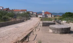 Dio Zadra bez vode - Turisti otkazuju rezervacije i odlaze