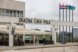 Pulski taksist za 6 kilometara 'oderao' turistkinju - Od aerodroma do naselja Gregovica naplatio 60 eura