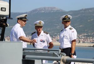 Viceadmiral Gilles Boidevezi u posjetu HRM-u