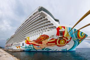 U Zadar uplovio najveći kruzer ikada s 4683 putnika i 1590 članova posade