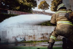 Nevrijeme izazvalo niz požara na području Splitsko-dalmatinske županije