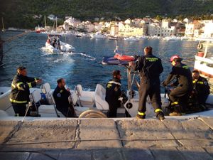 SPASILI PACIJENTA S BIŠEVA KOJI JE IMAO MOŽDANI UDAR Komiški vatrogasci idu i na hitne intervencije