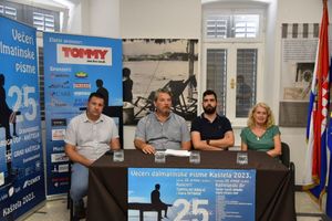 Jubilarne 25. Večeri dalmatinske pisme: Vraćaju se nove skladbe, a 18 klapa natječu se za glasove žirija i kaštelanske publike